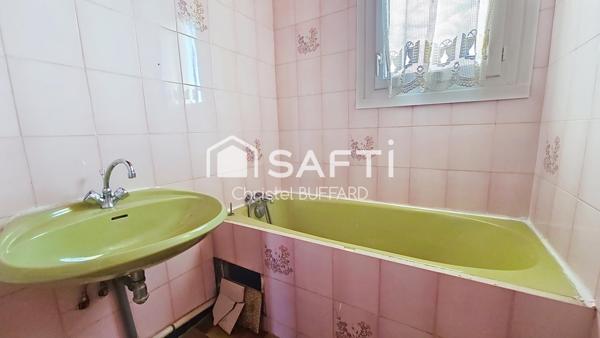 MARSEILLE 10? – FF4 AVEC VUE VÉLODROME & NOTRE-DAME, À RÉNOVER