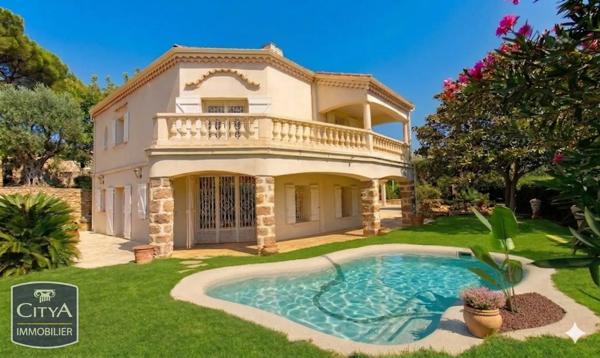 Maison à vendre 5 pièces 165.89m² Fréjus (83600)