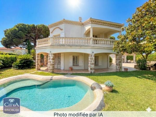 Maison à vendre 5 pièces 165.89m² Fréjus (83600)