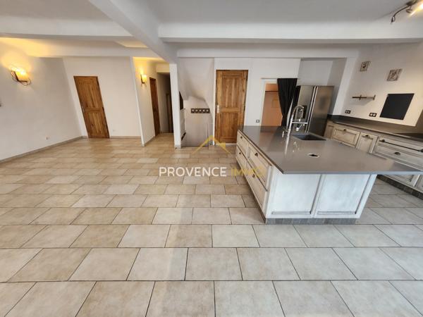 Oraison (04700) EXCLUSIVITE ORAISON !!! DUPLEX de 170 m2 avec grand garage de 75 m2 et local à louer