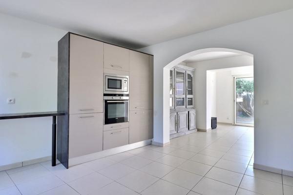 Chateau gombert (13013) Rare à Château Gombert : Charmant T3 de 69 m² avec jardin, terrasses et grand garage.