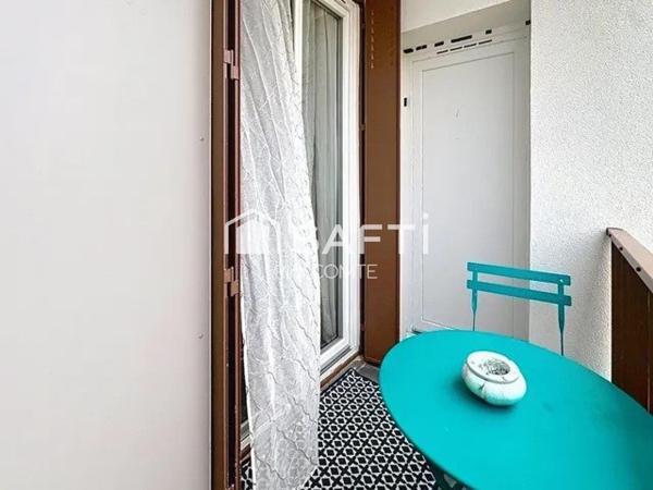 Un appartement lumineux et bien agencé, Saint Vallier 26 !!