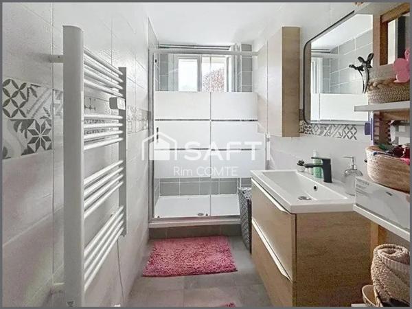 Un appartement lumineux et bien agencé, Saint Vallier 26 !!