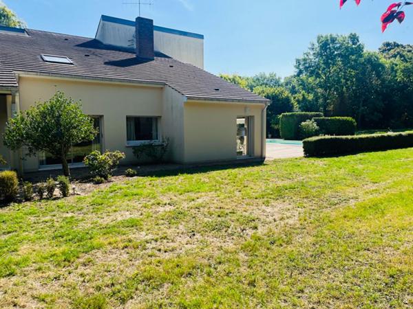 Maison d'architecte 11 pièces, 359 m2 sur parc de 7609 m2