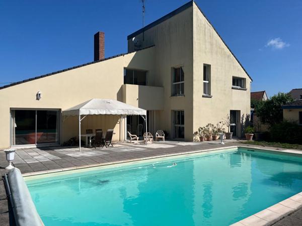 Maison d'architecte 11 pièces, 359 m2 sur parc de 7609 m2