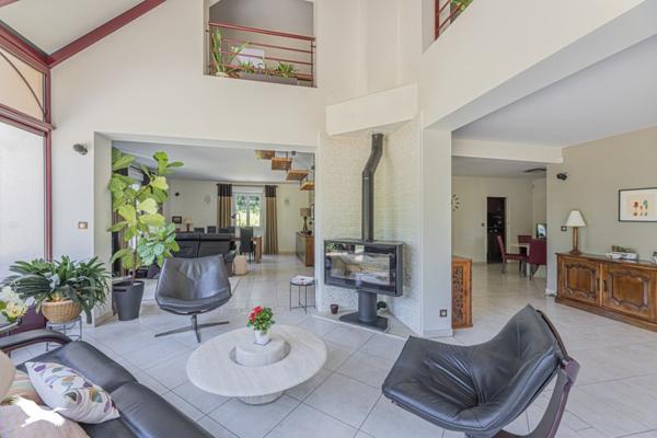 Maison à vendre 585 000 € Nazelles-Négron 7 p 220 m² DPE C