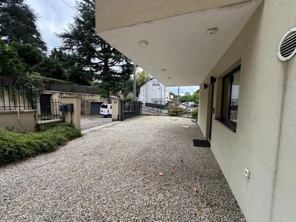 Bureaux à vendre TASSIN LA DEMI LUNE (69) magnifique petit bâtiment contemporain sur de 2 étages de bureaux , 130m2 environ