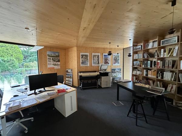 Bureaux à vendre TASSIN LA DEMI LUNE (69) magnifique petit bâtiment contemporain sur de 2 étages de bureaux , 130m2 environ