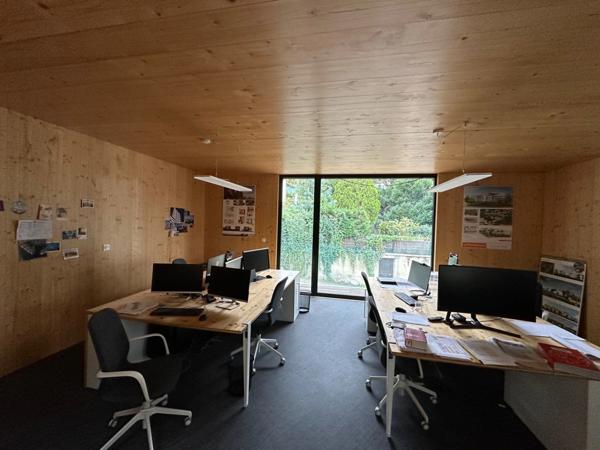 Bureaux à vendre TASSIN LA DEMI LUNE (69) magnifique petit bâtiment contemporain sur de 2 étages de bureaux , 130m2 environ