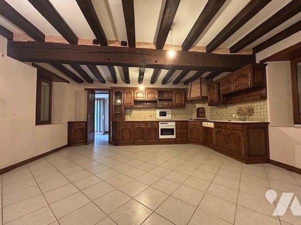 MAISON A VENDRE NOYANT-VILLAGES
10 Minutes NOYANT
Ravissante maison ancienne située dans un b...