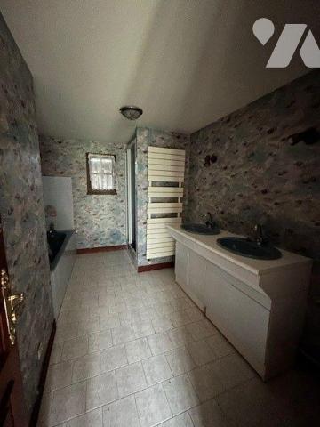 MAISON A VENDRE NOYANT-VILLAGES
10 Minutes NOYANT
Ravissante maison ancienne située dans un b...