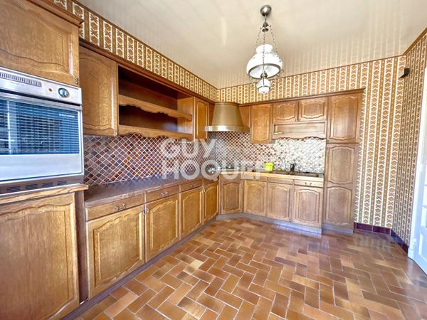 À vendre : Maison de caractère au coeur de Montbrison, quartier prisé !