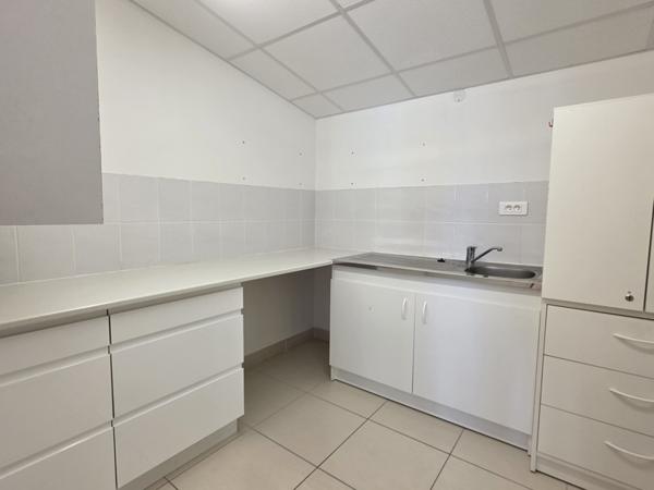 Local commercial à vendre |  La Châtre |  Murs | 250 m²