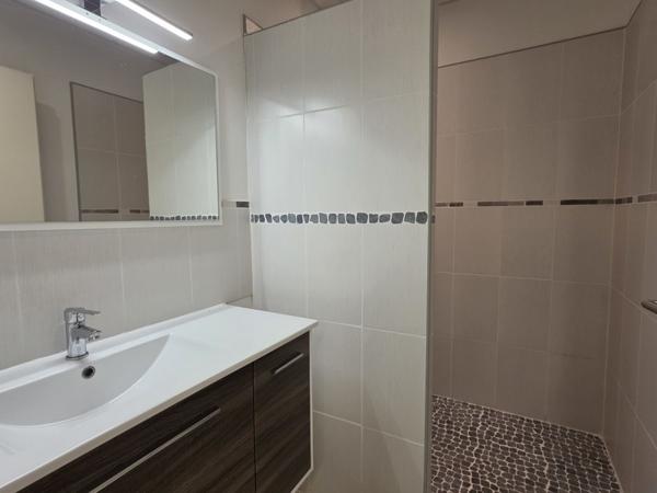 Local commercial à vendre |  La Châtre |  Murs | 250 m²