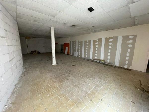 LOCAL 110 M² - idéal pour activité ou stockage