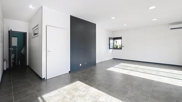 Immeuble de rapport – Studio loué + local commercial libre - Mérignac