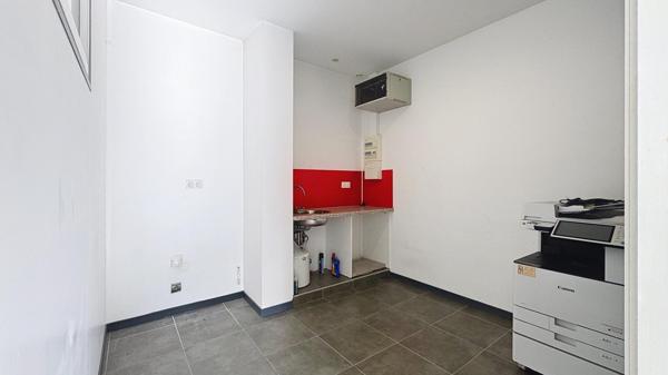 Immeuble de rapport – Studio loué + local commercial libre - Mérignac