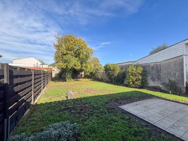 Immeuble de rapport – Studio loué + local commercial libre - Mérignac