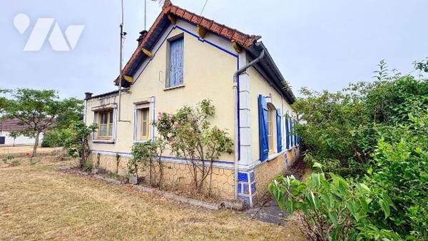 Située dans un environnement calme de la commune de Salbris (41300), cette maison de plain-pied...
