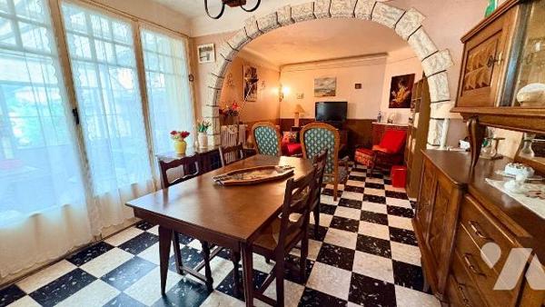Située dans un environnement calme de la commune de Salbris (41300), cette maison de plain-pied...