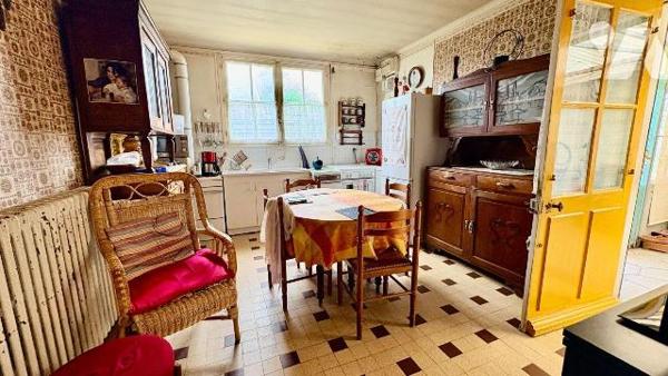 Située dans un environnement calme de la commune de Salbris (41300), cette maison de plain-pied...