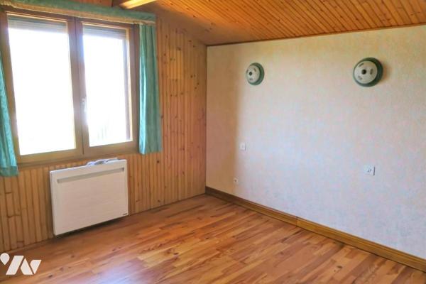 Maison T6 - Garage - Dépendances - Terrasse - Jardin . 964 m² cadastré.