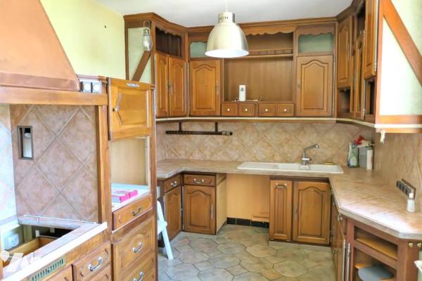 Maison T6 - Garage - Dépendances - Terrasse - Jardin . 964 m² cadastré.