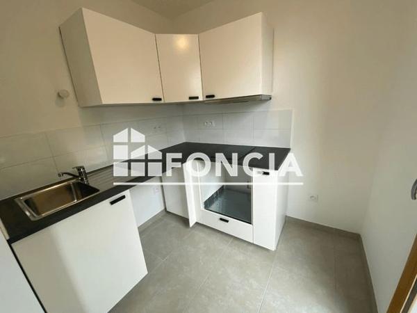 Location Studio 22.3 m² - 23 RUE PEYSSONNEL Marseille 13003