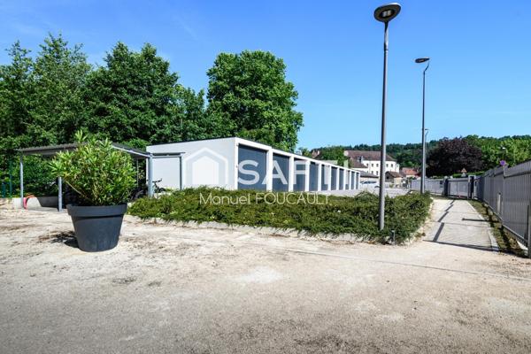 Plombières-lès-Dijon, appartement 2 pièces de 43 m2 au calme, avec place de parking extérieure.
