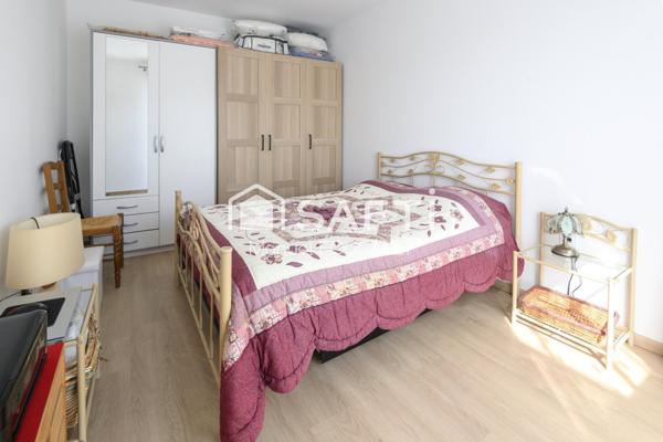 Plombières-lès-Dijon, appartement 2 pièces de 43 m2 au calme, avec place de parking extérieure.