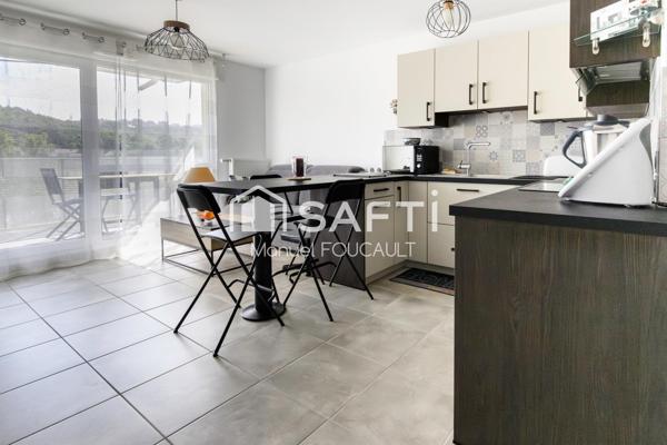 Plombières-lès-Dijon, appartement 2 pièces de 43 m2 au calme, avec place de parking extérieure.
