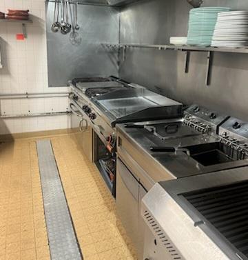 Fonds De Commerce - 100 m²