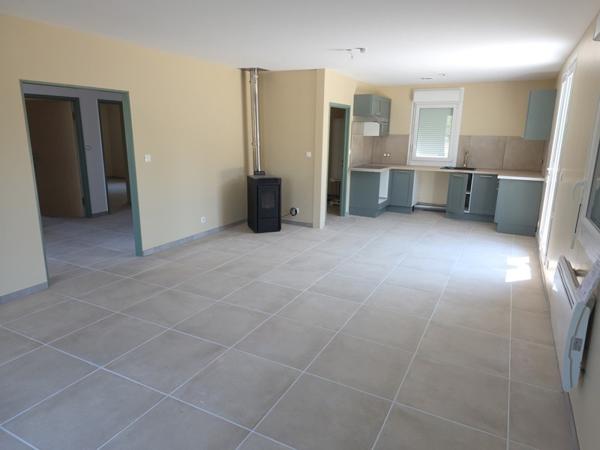 Maison à louer 890 € CC Saillat-sur-Vienne 4 p 94 m² DPE C