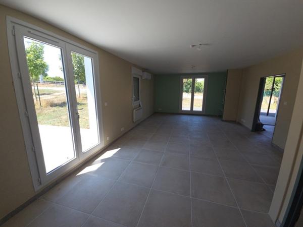 Maison à louer 890 € CC Saillat-sur-Vienne 4 p 94 m² DPE C