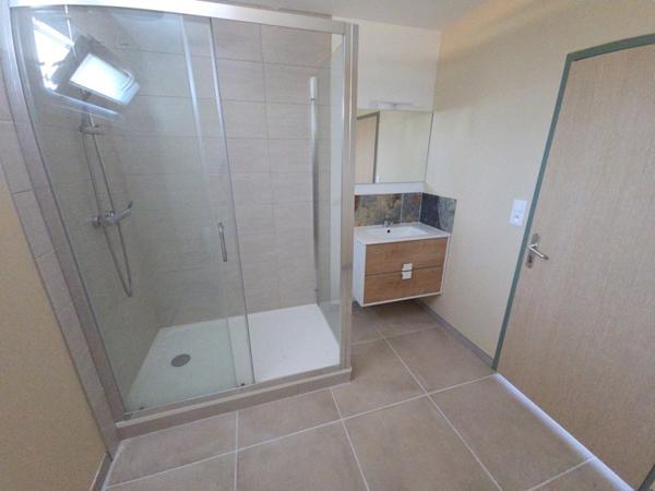 Maison à louer 890 € CC Saillat-sur-Vienne 4 p 94 m² DPE C