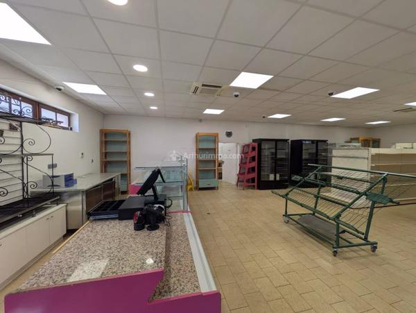 Vente                                                      Local commercial
                        
                                         133 m2                     à Coussey