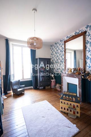 Maison à LE MAY-SUR-EVRE, 49122 - 7 pièces 202m²