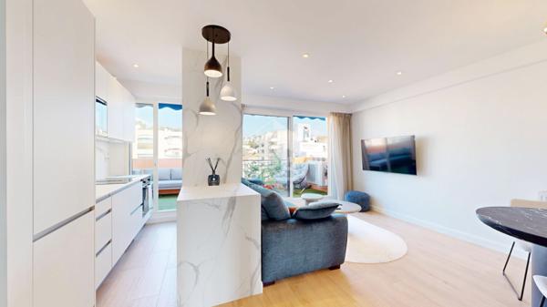 NICE - RUE DE FRANCE : MAGNIFIQUE F3 AVEC GRANDE TERRASSE DE 17 M² À CIEL OUVERT VUE DÉGAGÉE VILLE ET MER