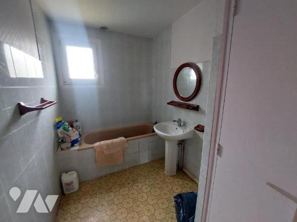 A VENDRE - COSSE LE VIVIEN - PAVILLON 