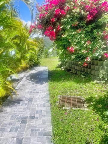 Une maison lumineuse offrant de beaux volumes et un cadre de vie agréable.