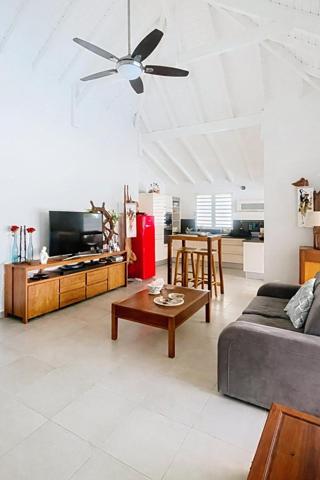 Une maison lumineuse offrant de beaux volumes et un cadre de vie agréable.