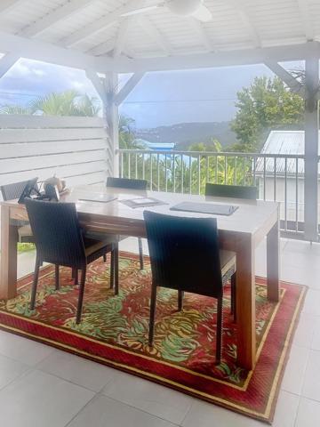 Une maison lumineuse offrant de beaux volumes et un cadre de vie agréable.