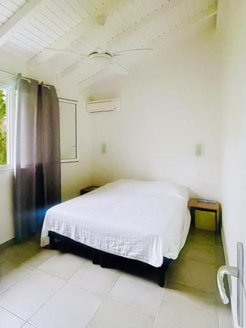 Une maison lumineuse offrant de beaux volumes et un cadre de vie agréable.