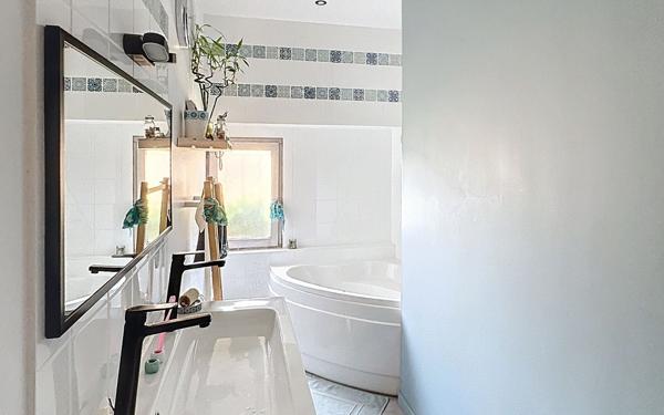 Maison à vendre    5 pièces • 148,80 m2 Pujaut