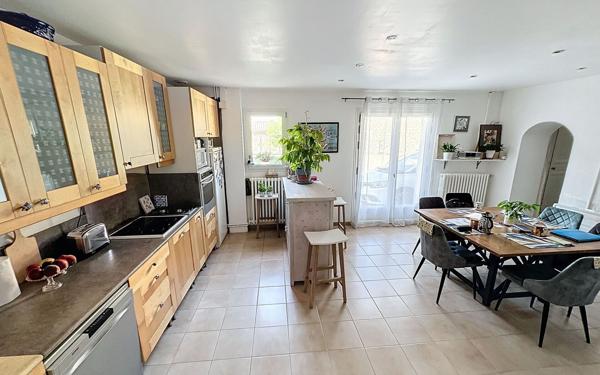 Maison à vendre    5 pièces • 148,80 m2 Pujaut