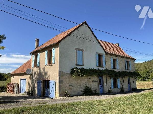 A VENDRE : Charmante maison entièrement rénovée, située à 9 kilomètres au sud de GOURDON (Lot -...