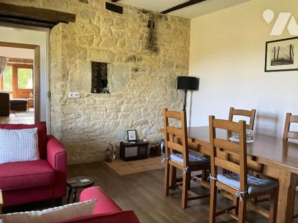 A VENDRE : Charmante maison entièrement rénovée, située à 9 kilomètres au sud de GOURDON (Lot -...
