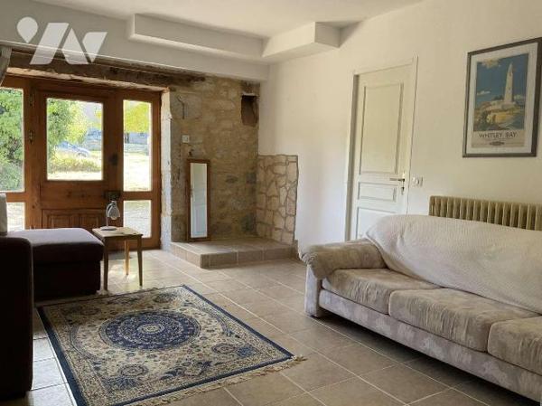 A VENDRE : Charmante maison entièrement rénovée, située à 9 kilomètres au sud de GOURDON (Lot -...