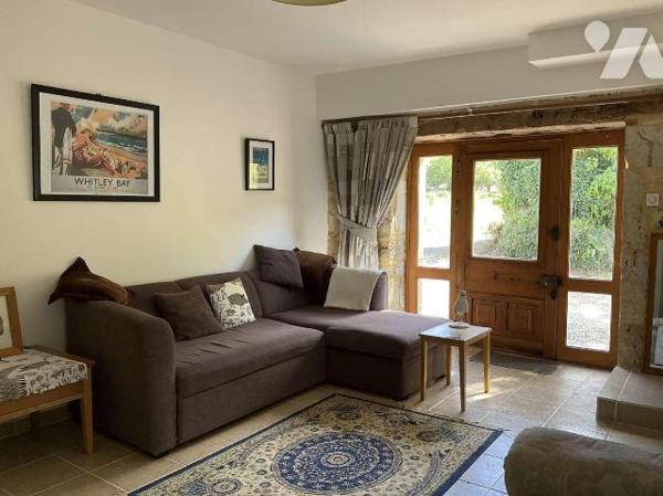 A VENDRE : Charmante maison entièrement rénovée, située à 9 kilomètres au sud de GOURDON (Lot -...