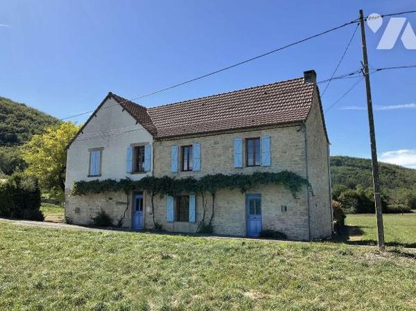 A VENDRE : Charmante maison entièrement rénovée, située à 9 kilomètres au sud de GOURDON (Lot -...